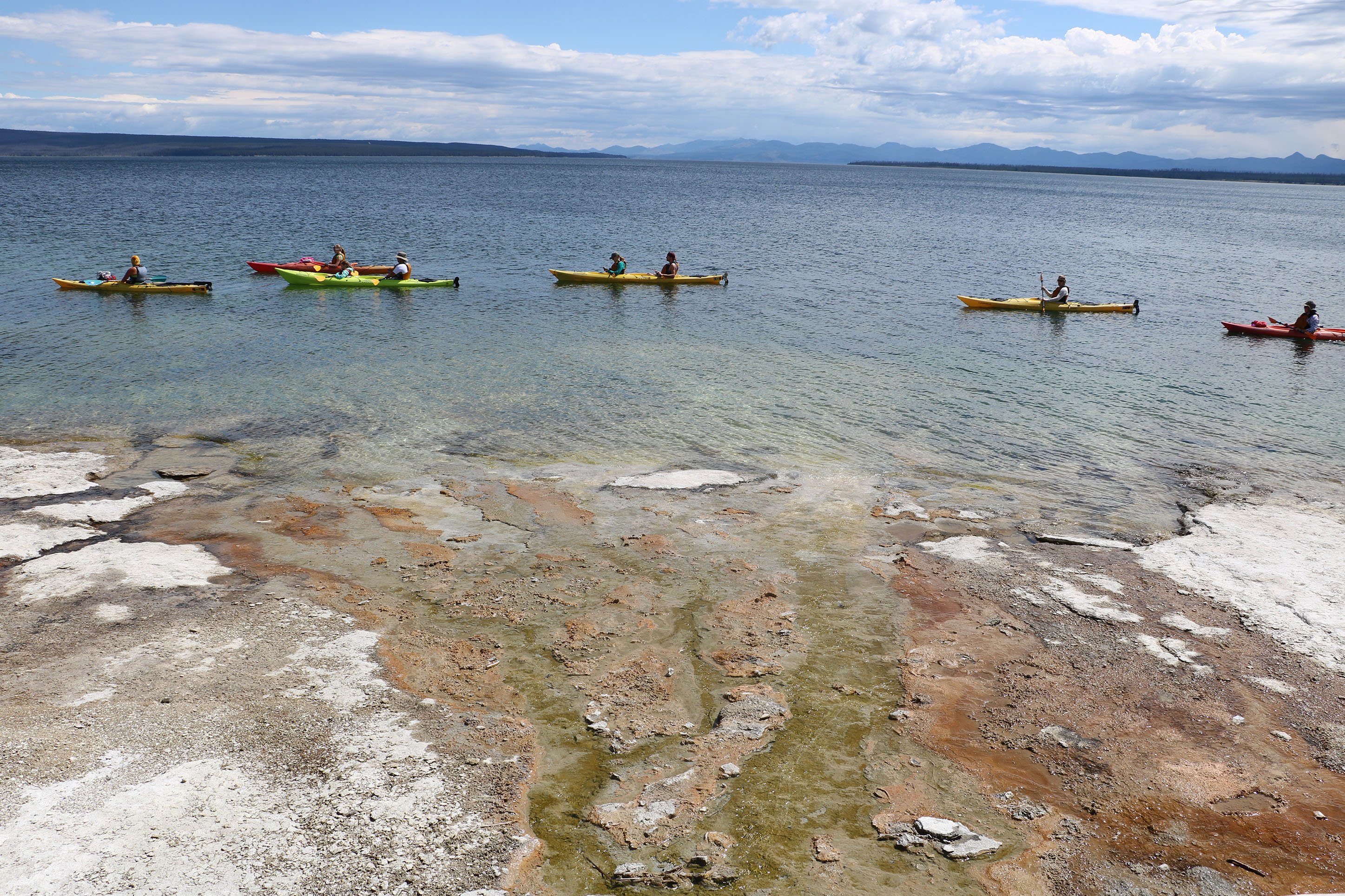 Groups kayaking on Yellowstone Lake in Yellowstone NP