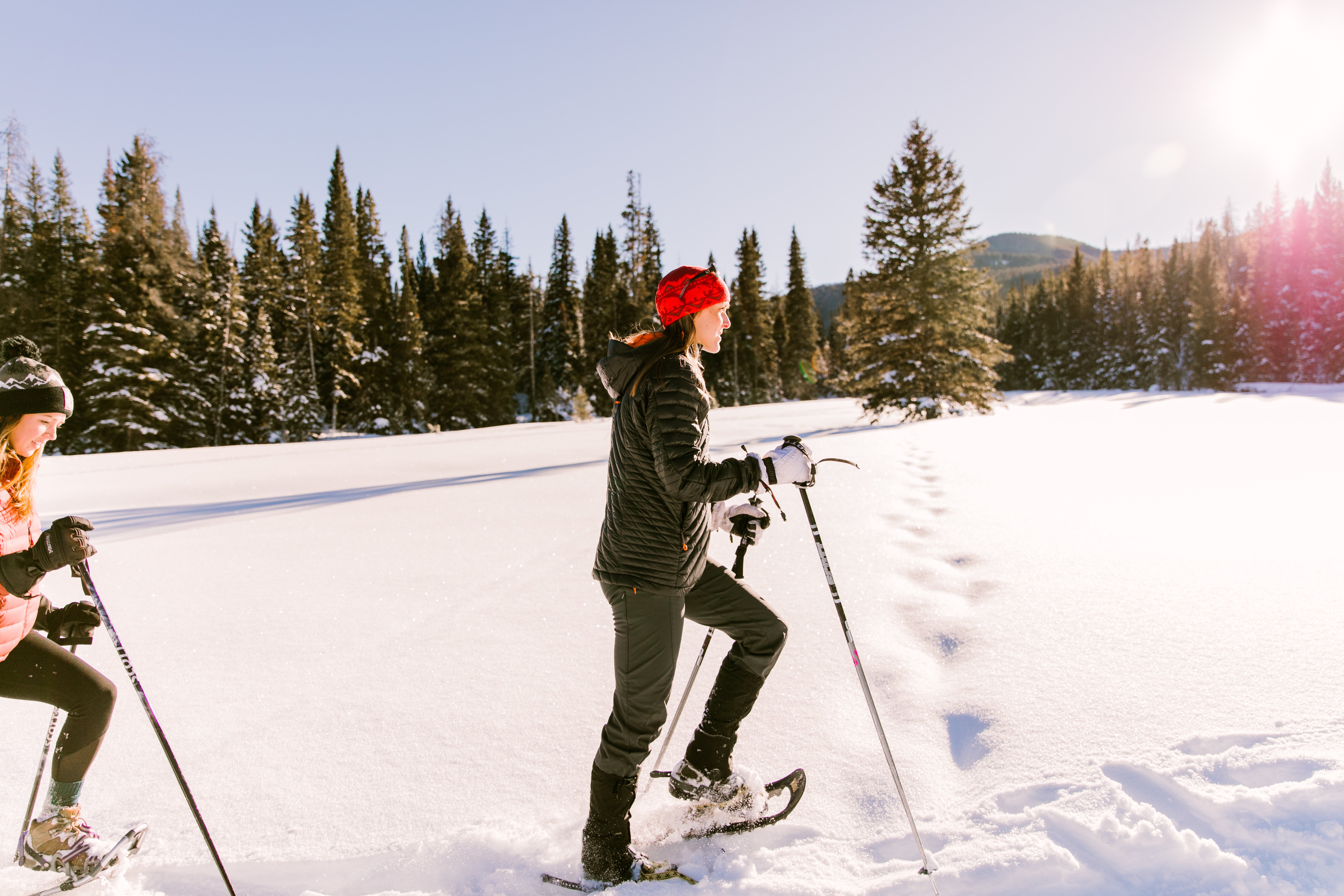 2 women snowshoeing