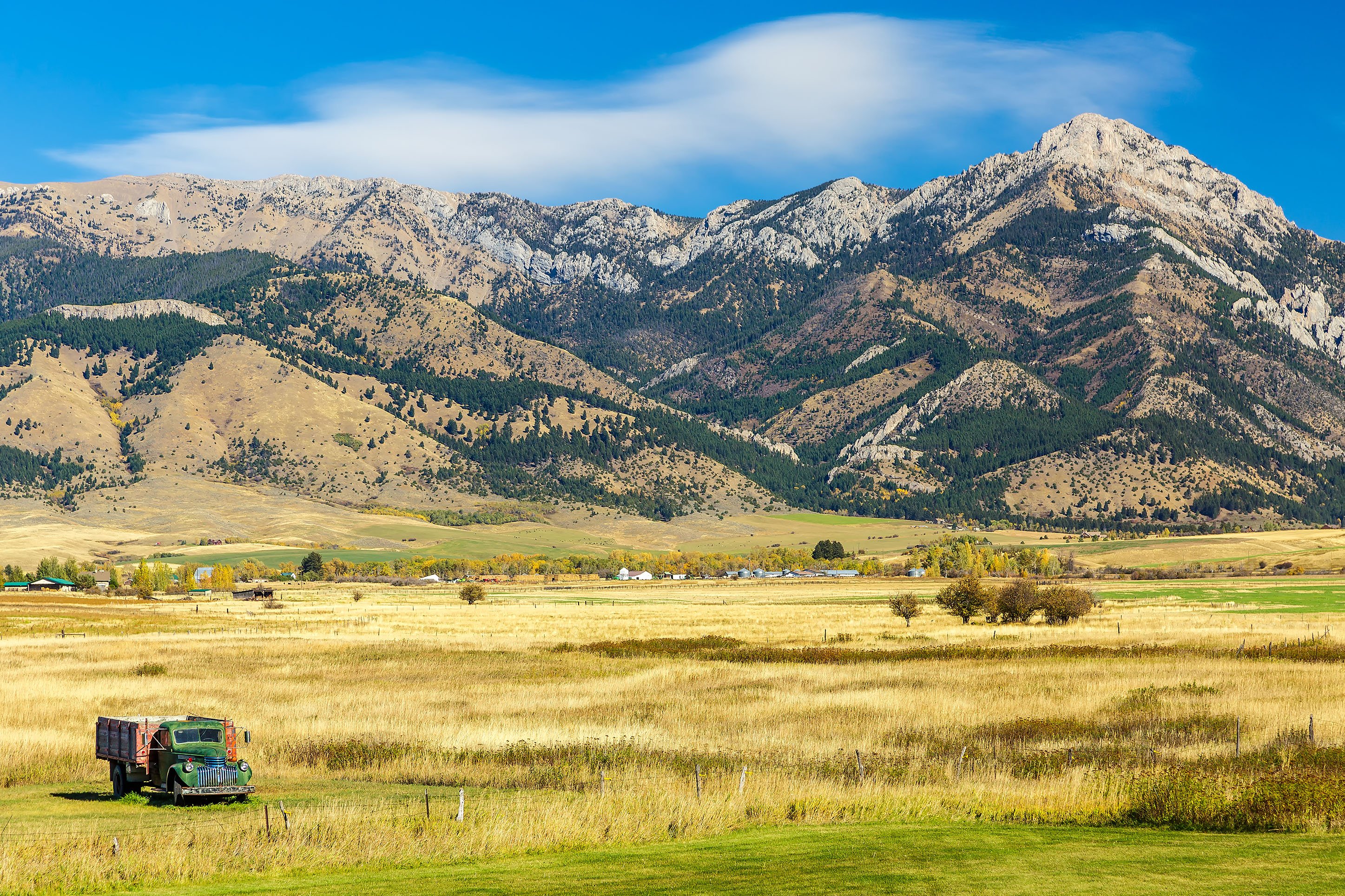 photo of the foothills of the Bridger mountains in Belgrade, Montana