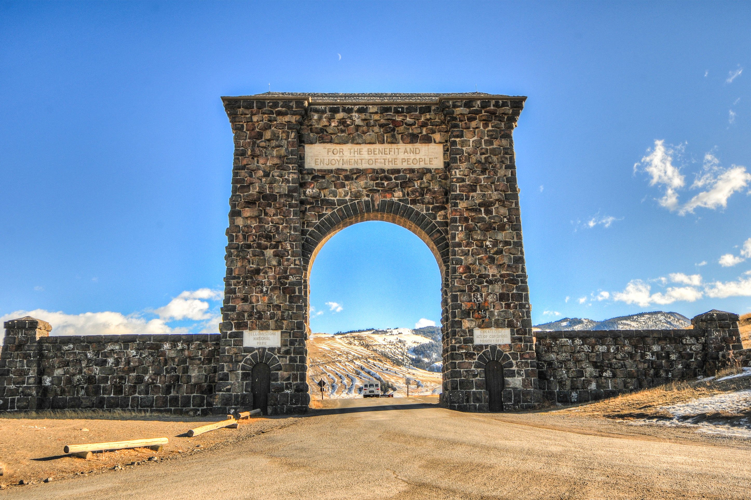 Photo of the Roosevelt Arch at the North Entrance to Yellowstone
