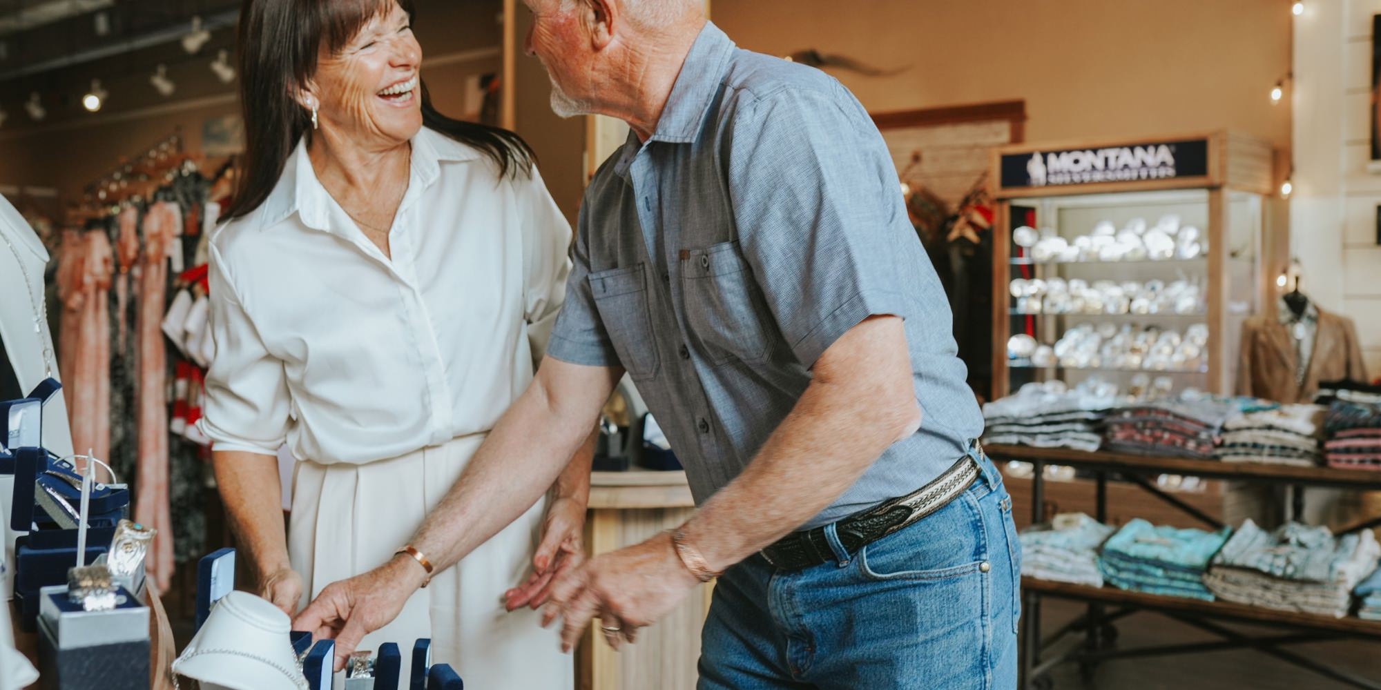 Couple shopping at Montana Silversmiths in Bozeman.